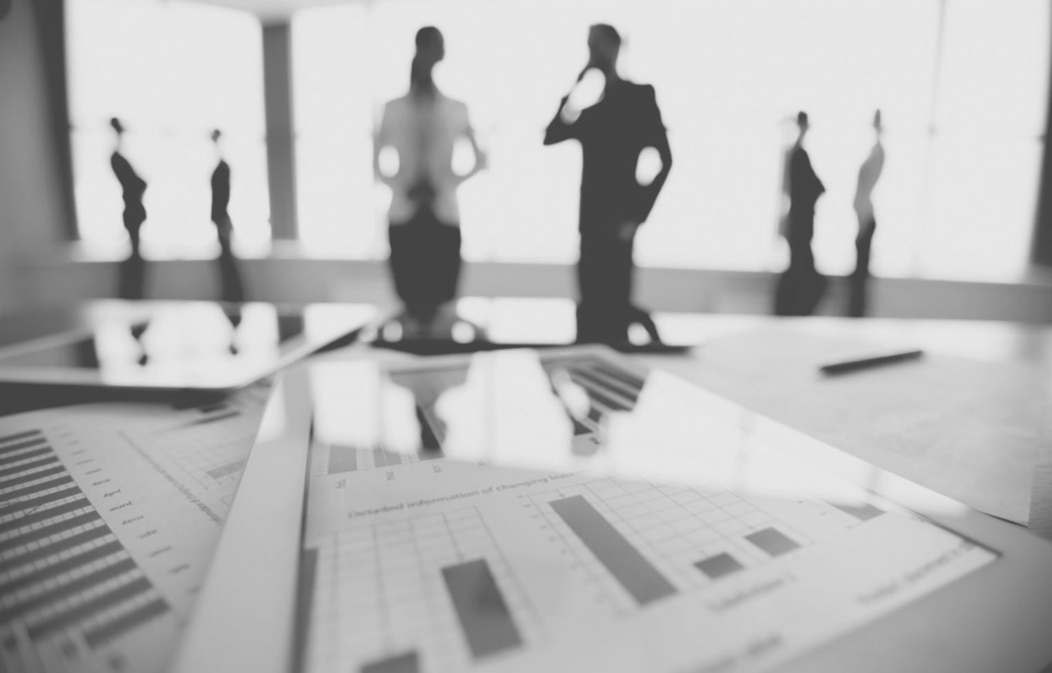 Environnement de formation moderne avec tableaux d'analyse financière